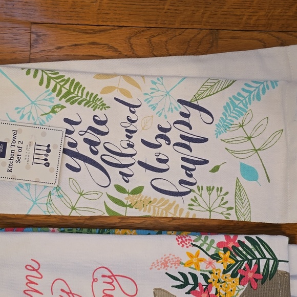 CELEBRATE TOGETHER & HOME WEAR BRANDS KITCHEN TOWELS BUNDLE OF 8 TOWELS - Picture 5 of 10